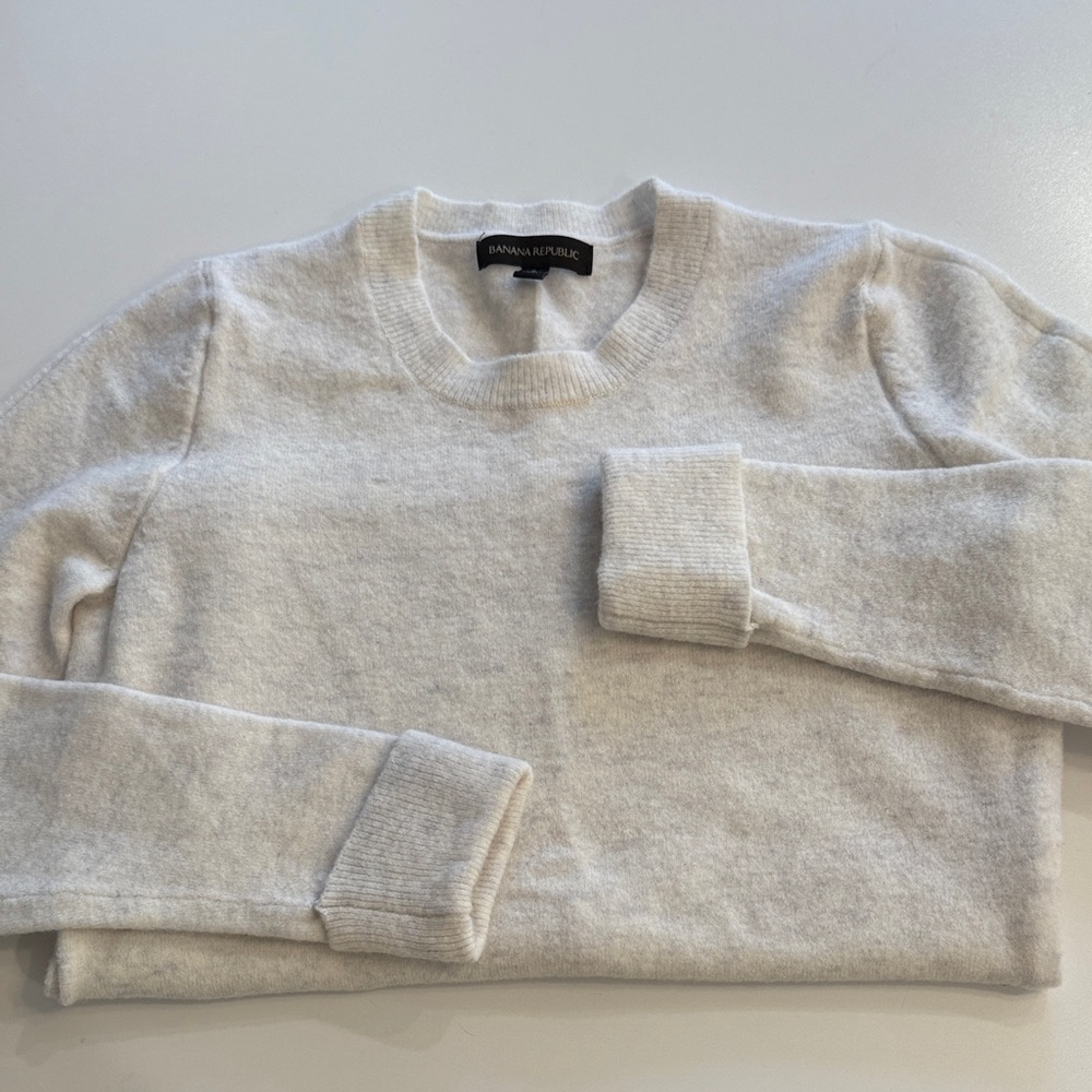 Banana Republic Women’s Cream Crewneck Sweater
